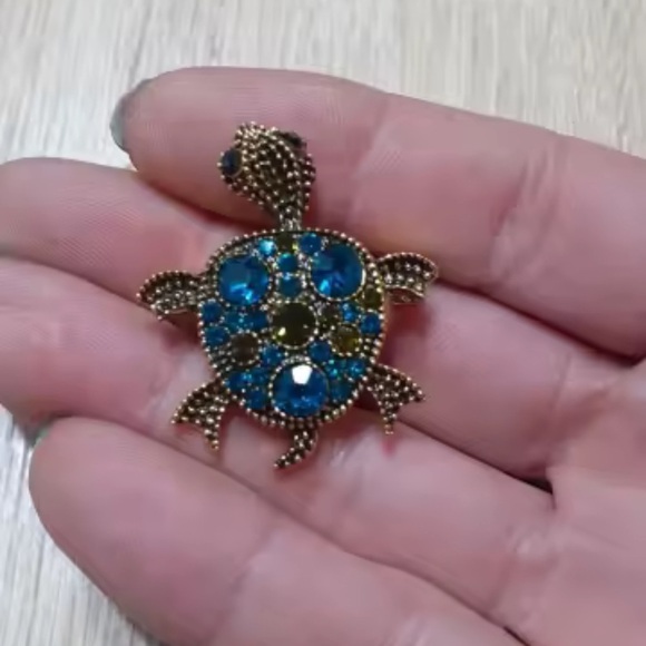 Turtle Blue Crystal Brooch - Picture 4 of 6